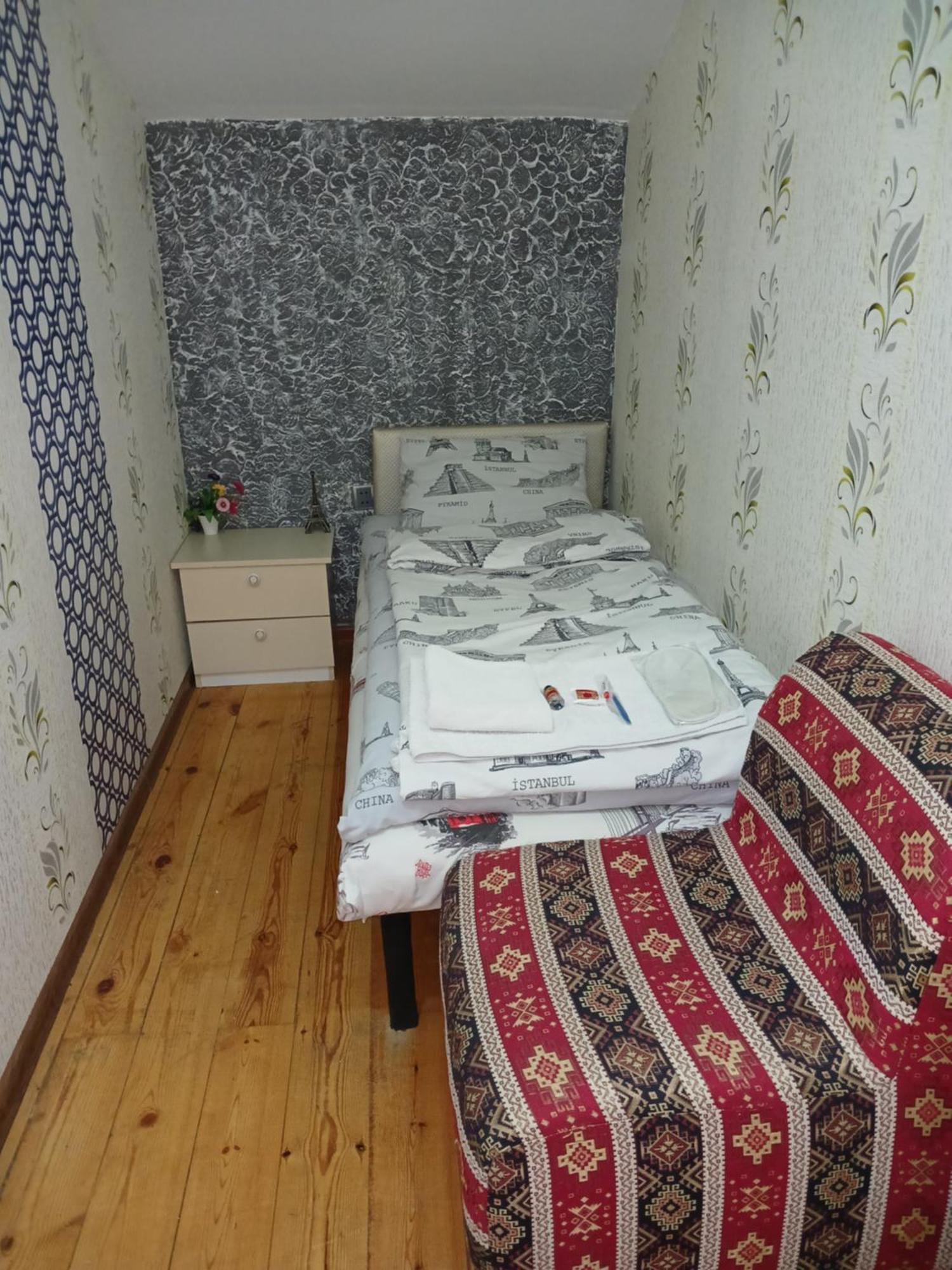 Cth-Baku-Hostel Exteriör bild